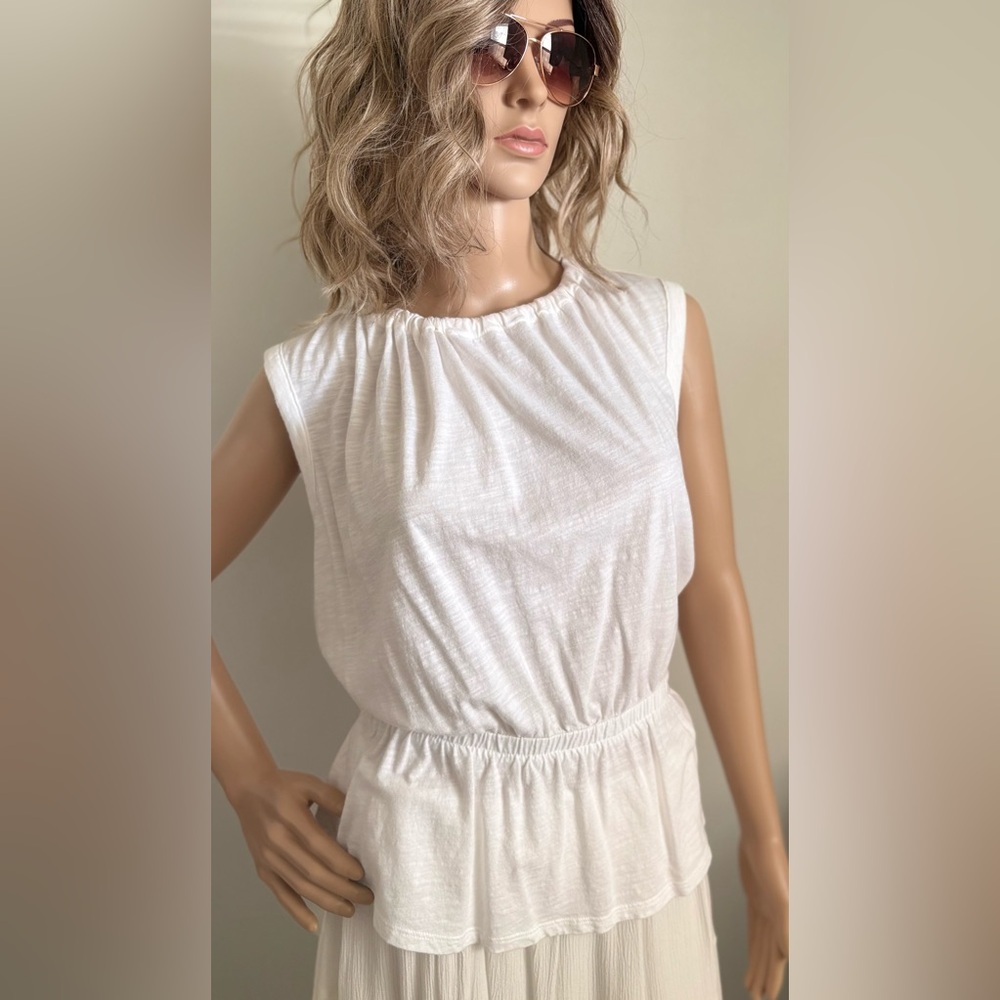 Banana Republic White Malibu Tee neck tie, elastic waist, very soft. Size Small.